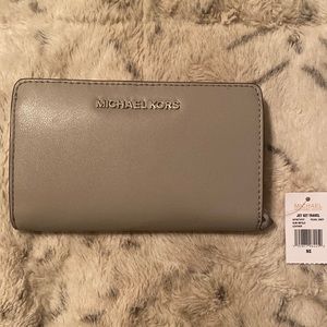 Michael Kors slim bifold wallet in pearl grey